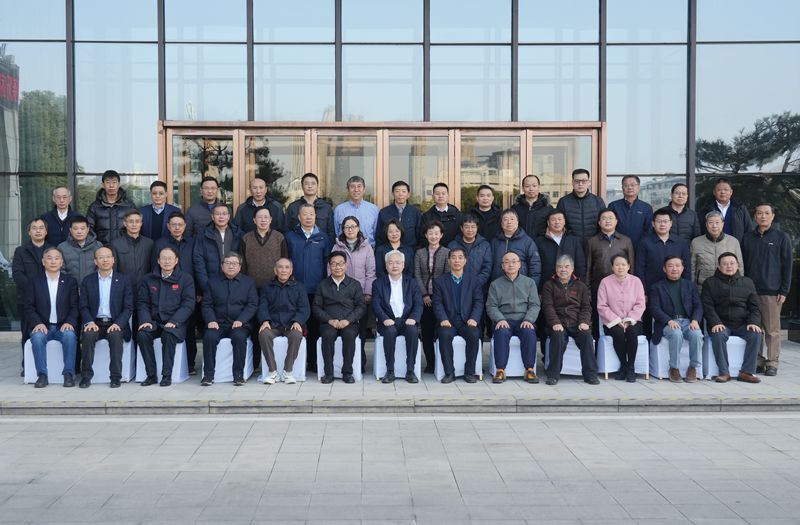 合影_800.jpg